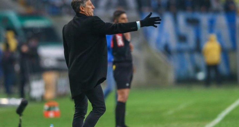 Renato rebate críticas às substituições: 