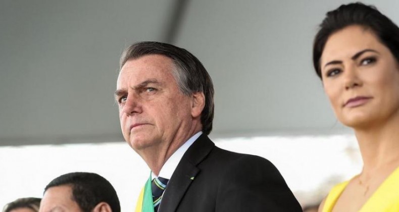 Alta de Bolsonaro deve ocorrer em até seis dias, avalia médico