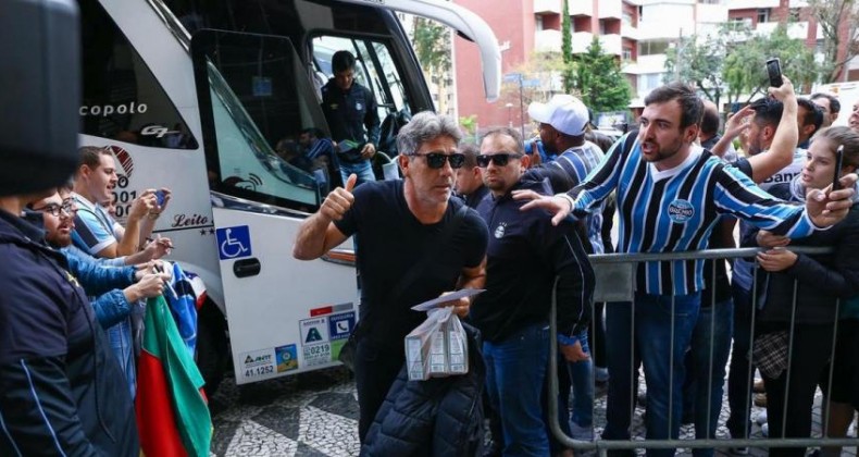 Com Maicon entre os relacionados, Grêmio desembarca em Curitiba