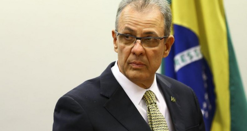Crise do petróleo abre oportunidades para o Brasil, diz ministro