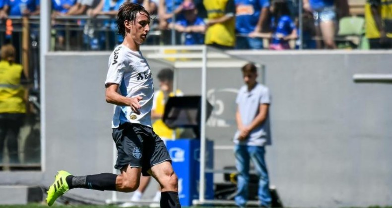 Geromel sofre lesão muscular e é dúvida contra Flamengo