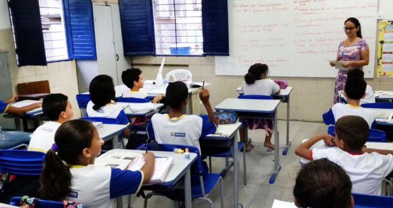Participação de pais na vida escolar melhora desempenho dos filhos