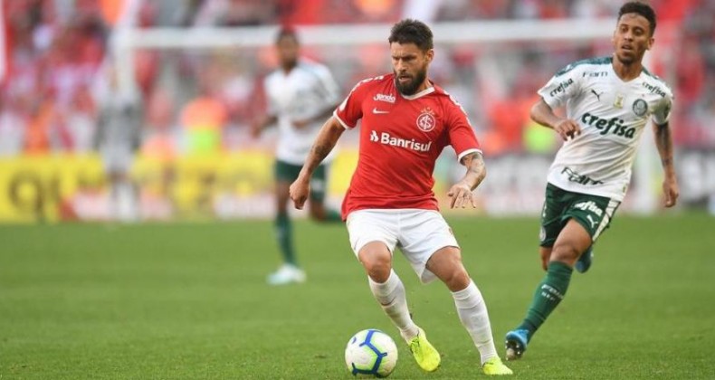 Rafael Sobis sente lesão e desfalcará o Inter em cinco jogos