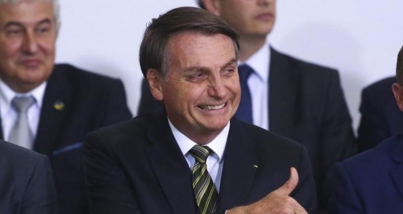 Bolsonaro fala sobre renúncia de Morales e defende voto impresso