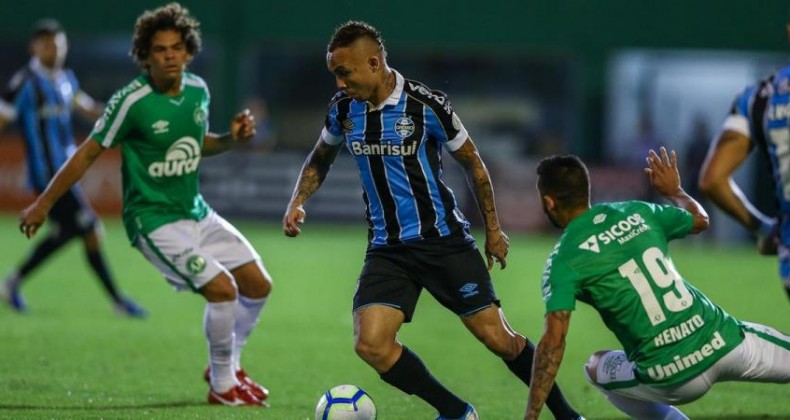 Everton ultrapassa os 4 mil minutos em campo pelo Grêmio no ano