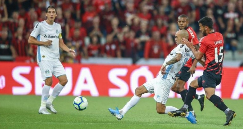 Grêmio foca no G4 e evita falar do futuro de Tardelli