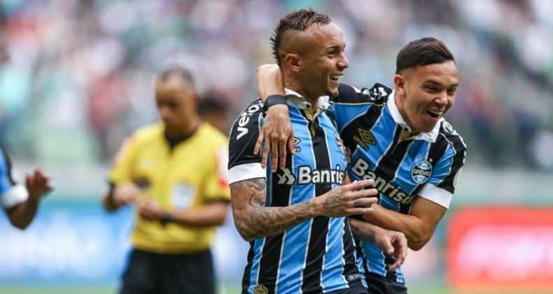 Grêmio vence o Palmeiras, garante Libertadores e título do Flamengo
