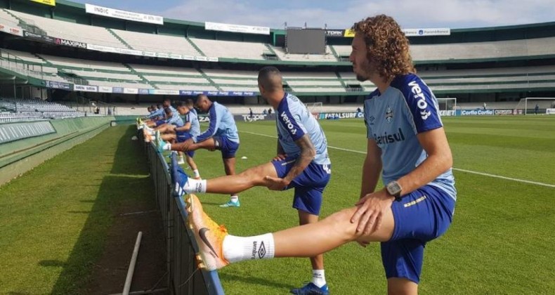 Maicon participa de treino do Grêmio, mas é dúvida contra o Athletico-PR