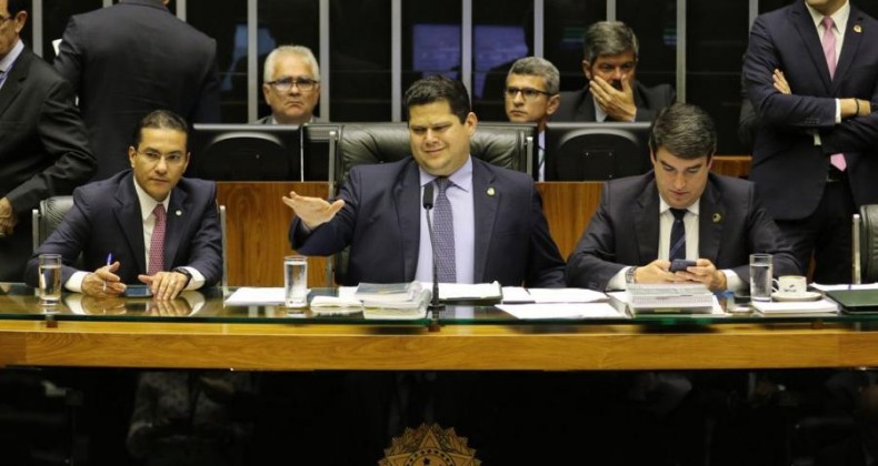 Congresso mantém veto a propaganda partidária na TV e no rádio