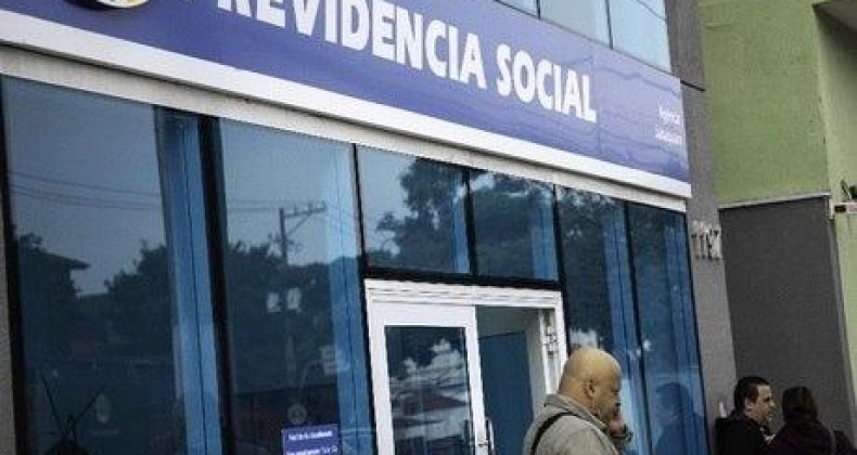 Medida provisória que antecipa 13º a aposentados só vale até esta terça