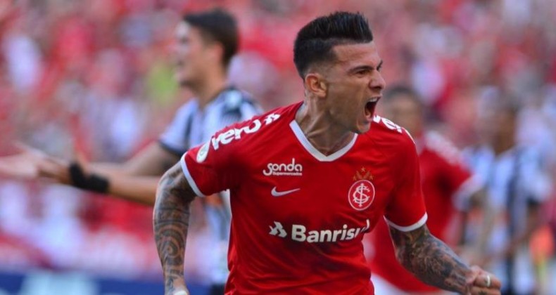 No apagar das luzes, Inter vence o Atlético-MG de virada no Beira-Rio