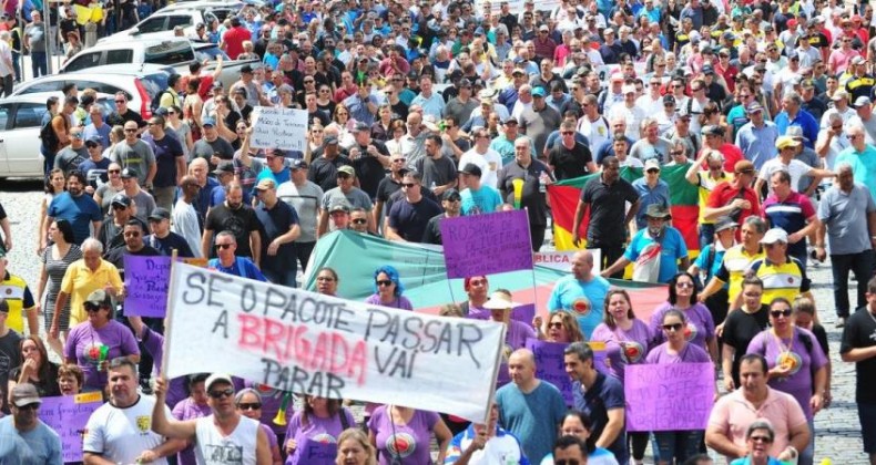 Ruas e parlamento indicam pressão crescente contra o pacote de Leite