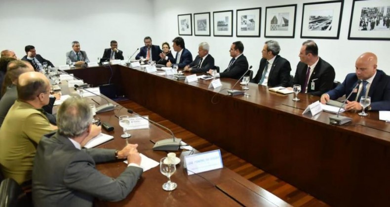Ministros se reúnem para discutir ações de combate ao novo coronavírus