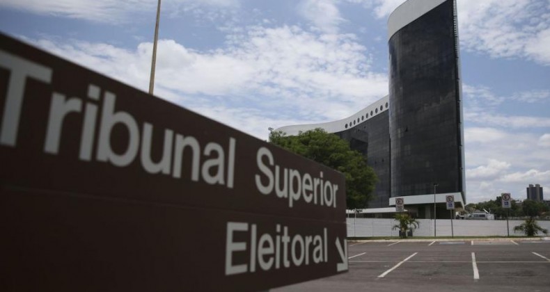 TSE aprova projetos de novas urnas, mas concorrentes recorrem