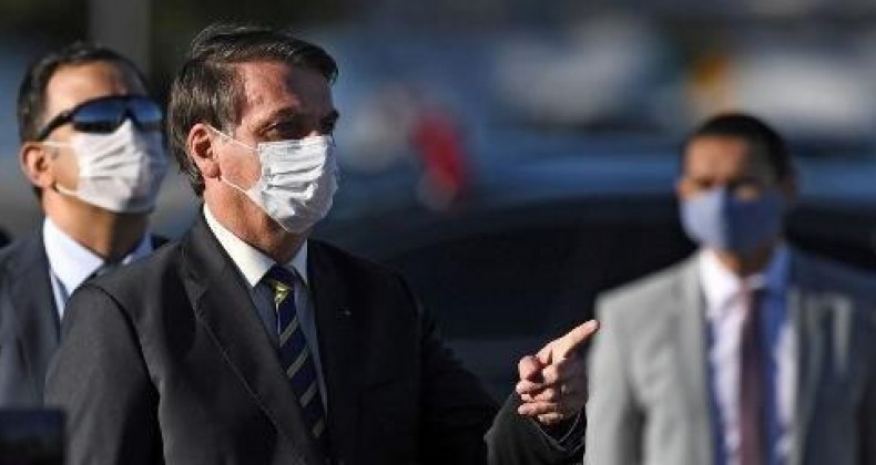 Falta de dados em laudo apresentado por Bolsonaro fere norma da Anvisa