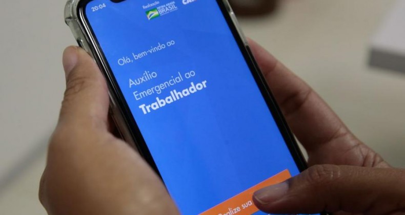 Auxílio emergencial começa a ser creditado na conta de beneficiários
