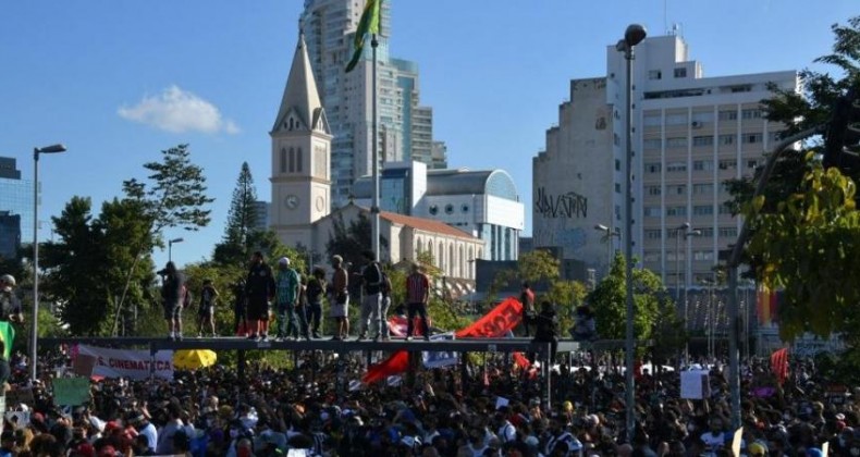 Onze Estados e DF têm protestos pacíficos contra Bolsonaro