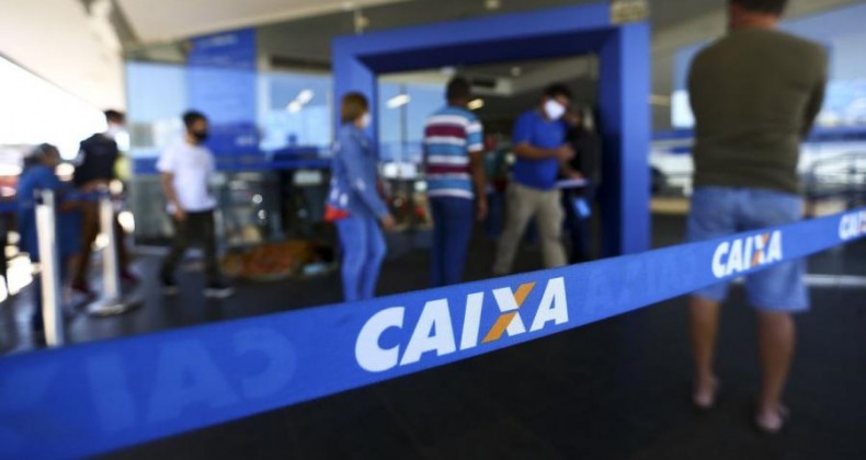 Caixa paga auxílio emergencial a beneficiários do Bolsa Família