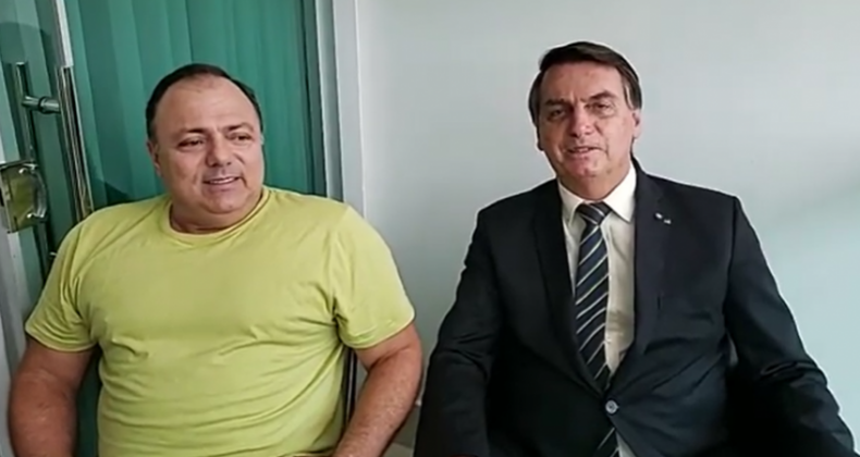 Ao lado de Pazuello, Bolsonaro volta a recomendar hidroxicloroquina