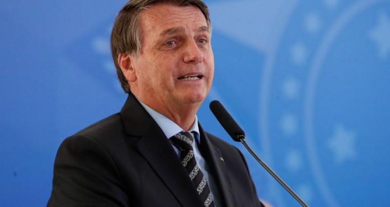 Bolsonaro edita MP que flexibiliza regras de aquisição de vacinas