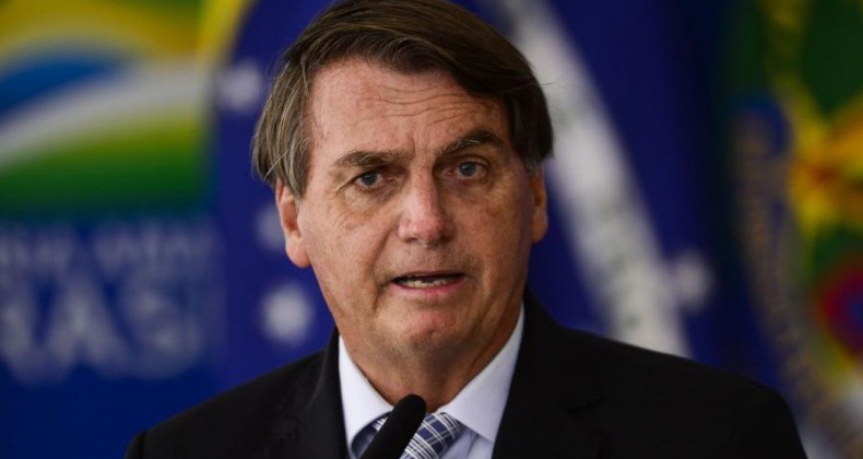 Bolsonaro sanciona projeto sobre compra de vacinas por estados