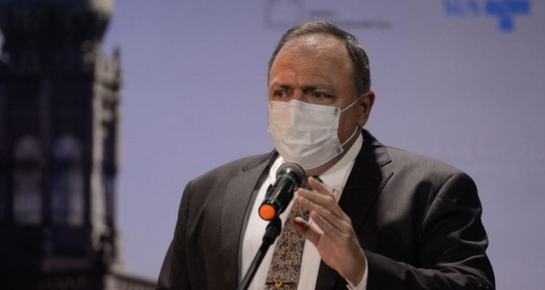 Ministro da Saúde pede a consórcio de vacina atenção ao Brasil