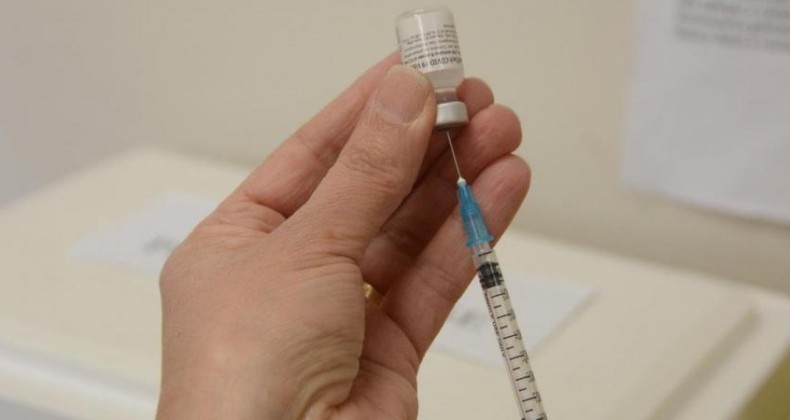 Governo começa a distribuir 6,7 milhões de vacinas nesta quinta