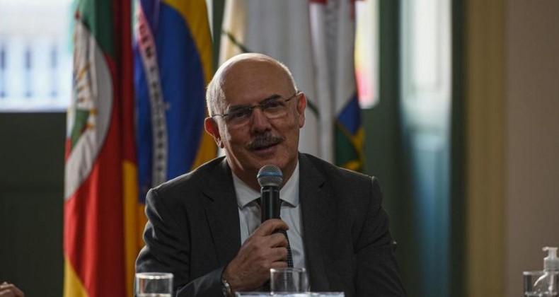 MEC admite não ter verba para Enem 2021 e pagamento de bolsas