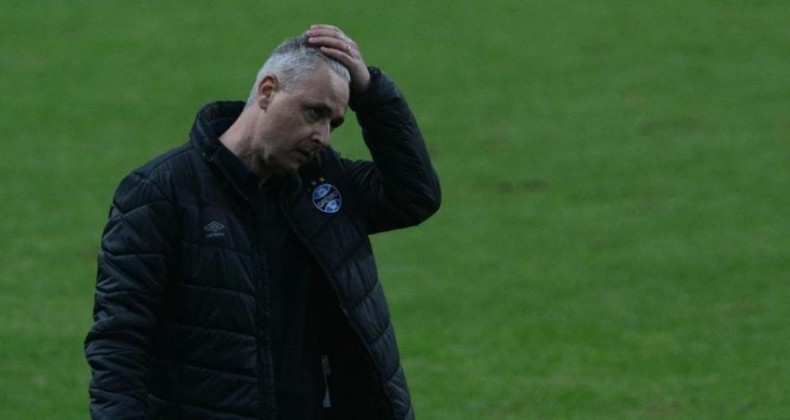 Tiago Nunes deixa o comando técnico após nova derrota