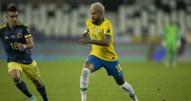 Neymar sente coxa esquerda durante treino e não enfrenta Argentina