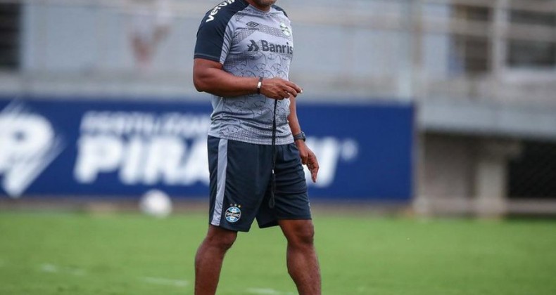Baixo rendimento em treino pode levar Roger a mudanças no setor ofensivo do Grêmio