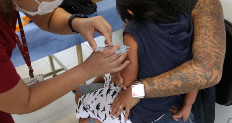 Anvisa dá registro definitivo para vacina bivalente contra covid-19