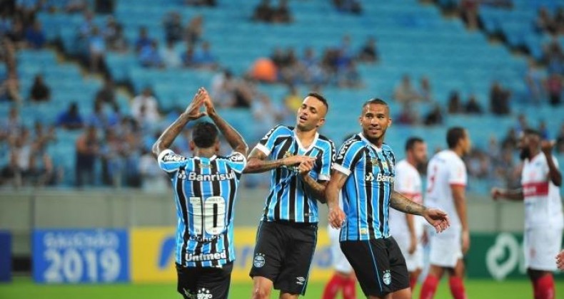 Grêmio goleia o São Luiz em grande atuação de Marinho