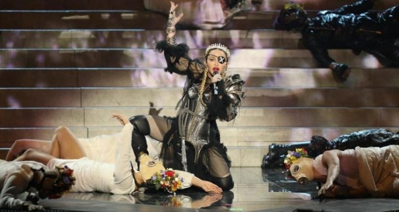 Madonna recebe críticas pela sua apresentação no Eurovision