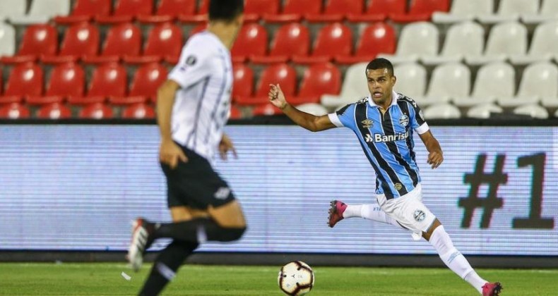 Alisson exalta momento do Grêmio na temporada