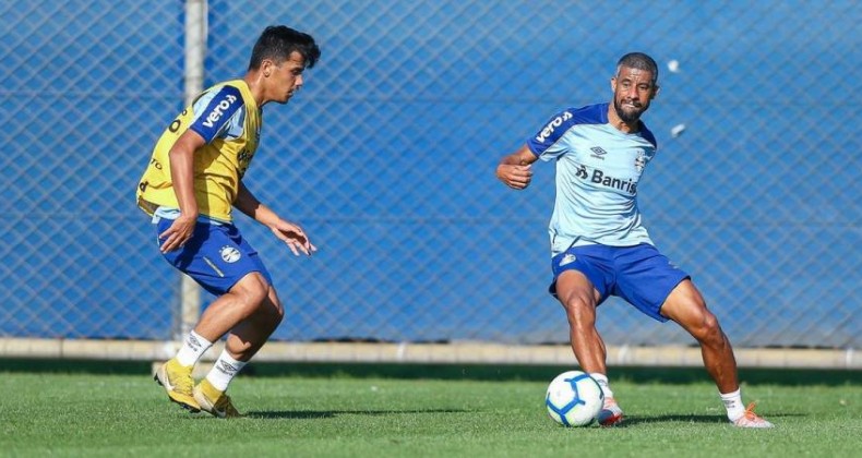 Léo Moura treina com bola no início de semana do Grêmio